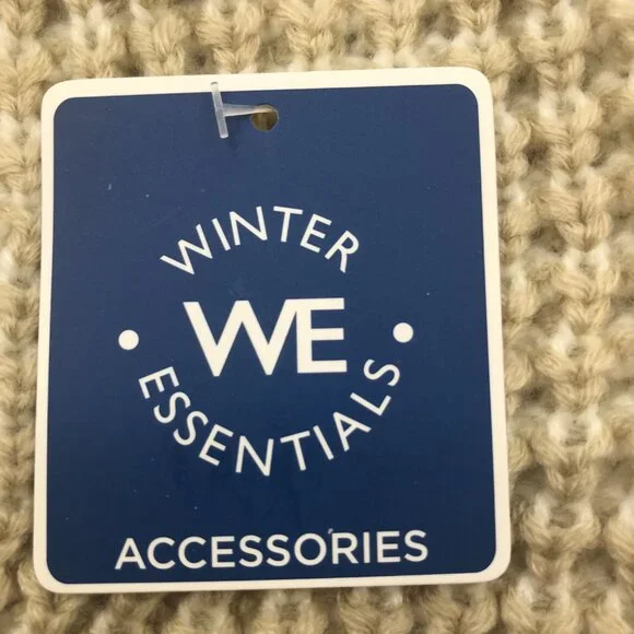 Winter Essentials Women's One Size Beige/White Knit Beanie Hat With Pom New - Picture 3 of 8